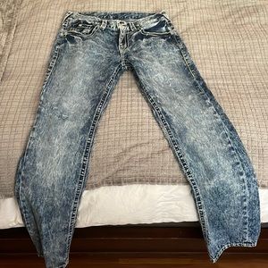 Selling my true religion jeans never worn just been sitting in my closet.